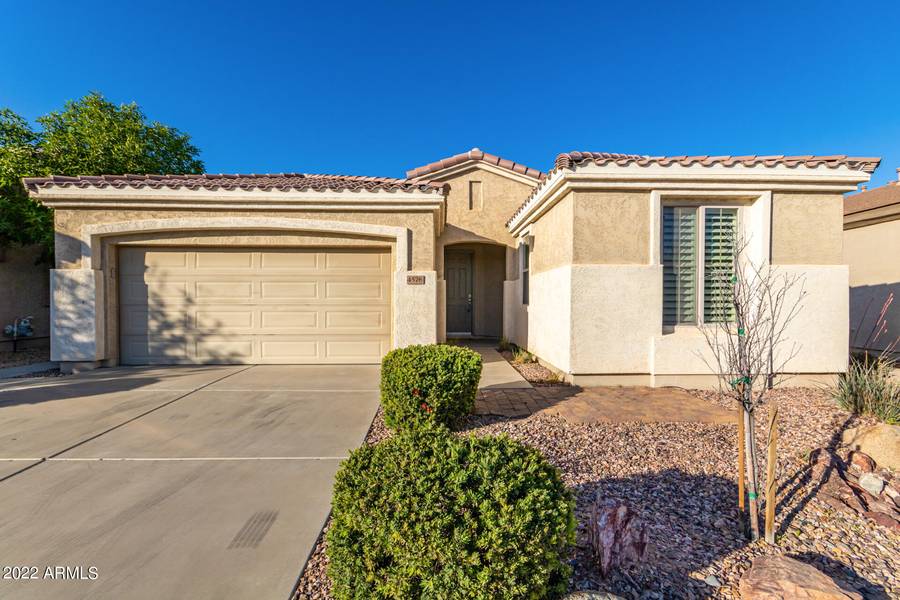 4576 E RAKESTRAW Lane, Gilbert, AZ 85298