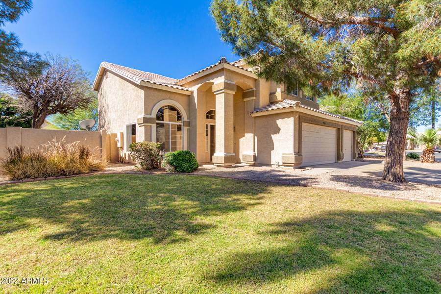 1521 W PACIFIC Drive, Gilbert, AZ 85233