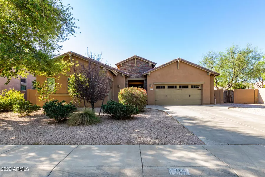 715 E SIPAPU Drive, Gilbert, AZ 85297