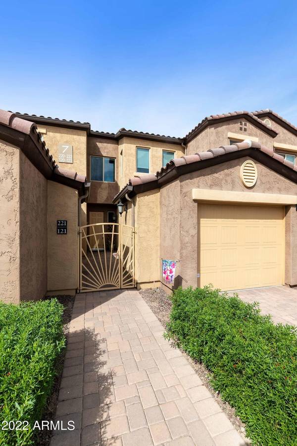 Chandler, AZ 85248,250 W QUEEN CREEK Road #221