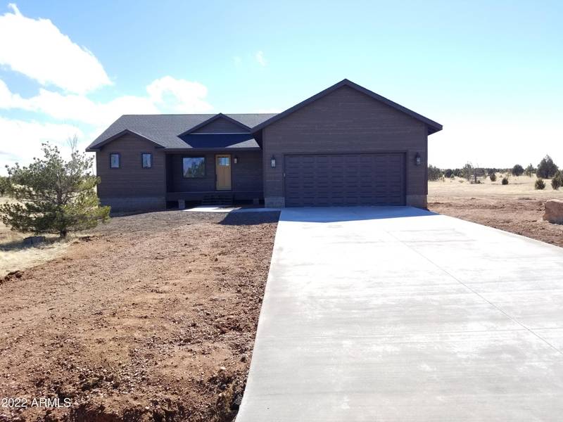 2245 W KODIAK Circle, Overgaard, AZ 85933