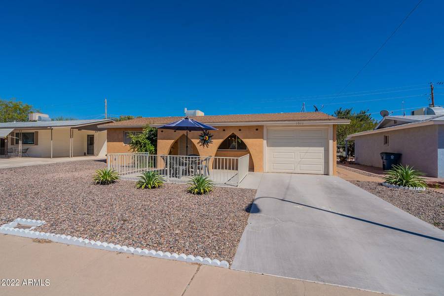 1511 S GRAND Drive, Apache Junction, AZ 85120