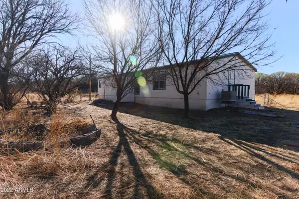 2082 N WILLCOX Road, Huachuca City, AZ 85616