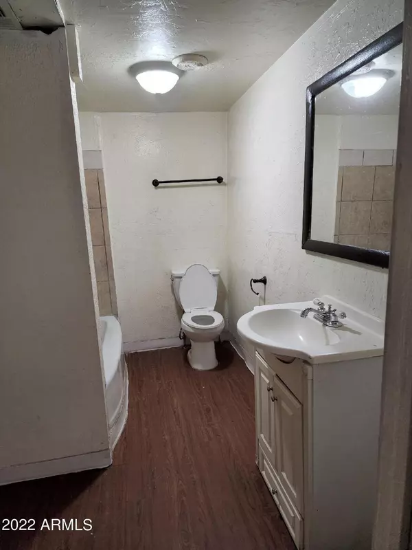 Phoenix, AZ 85009,2434 W MOHAVE Street