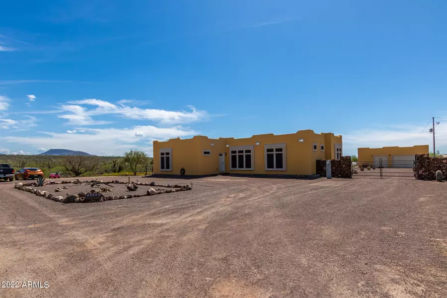 47415 N New River Road, New River, AZ 85087