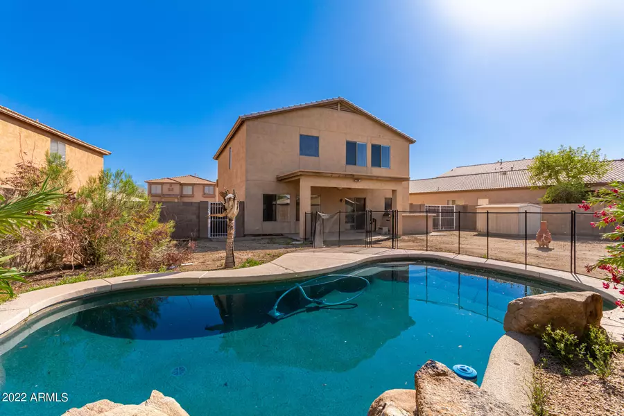 390 E SHAWNEE Road, San Tan Valley, AZ 85143