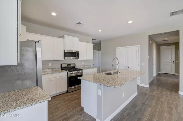 36768 N ALDERNEY Court, San Tan Valley, AZ 85143