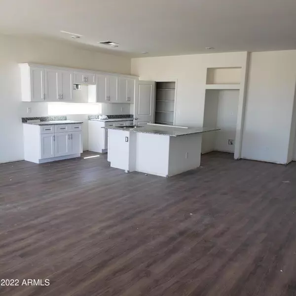 1652 W AZTEC Drive, Coolidge, AZ 85128