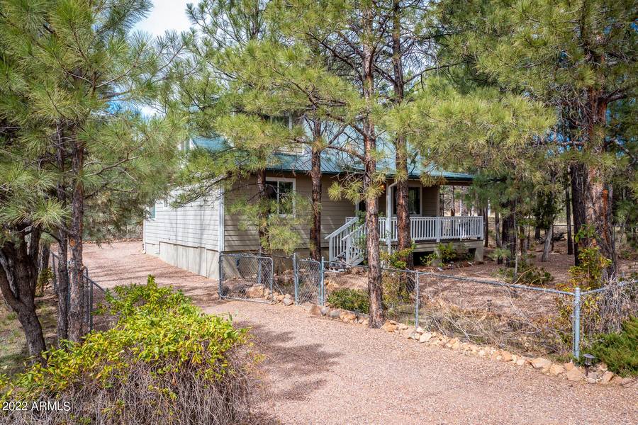 2872 LAZY BEAR Trail, Overgaard, AZ 85933