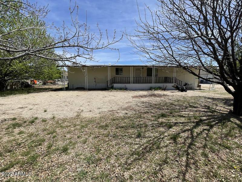 18273 S Frontier Road, Peeples Valley, AZ 86332