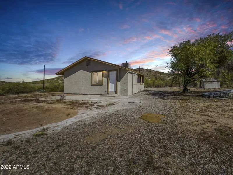 48439 N 15TH Avenue, New River, AZ 85087