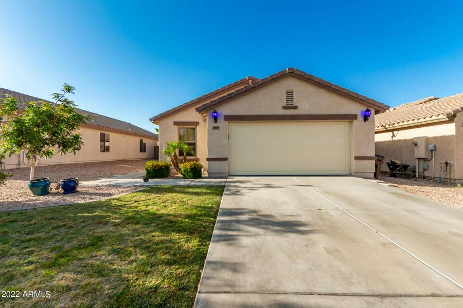 900 W DESERT CANYON Drive, San Tan Valley, AZ 85143