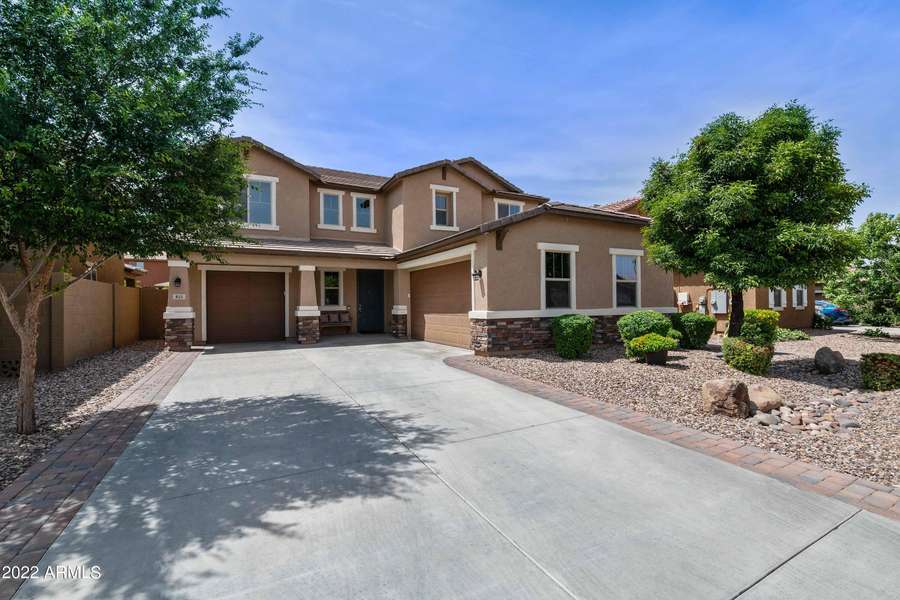 815 W DESERT HOLLOW Drive, San Tan Valley, AZ 85143