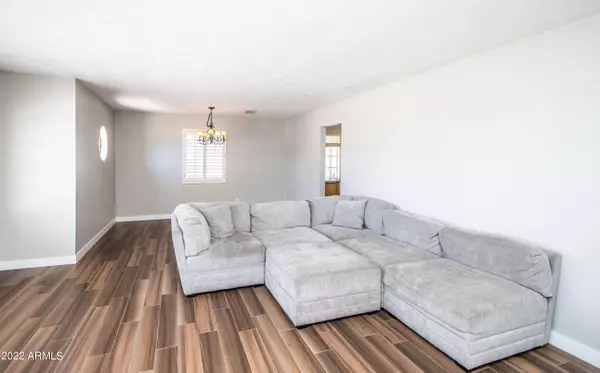 Phoenix, AZ 85013,916 W Vermont Avenue