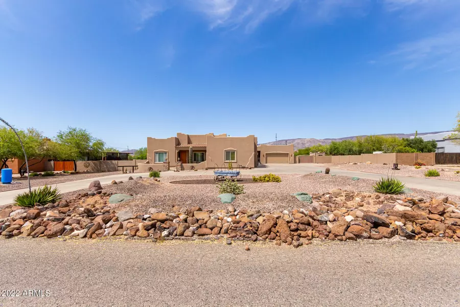 44115 N 16th Street, New River, AZ 85087