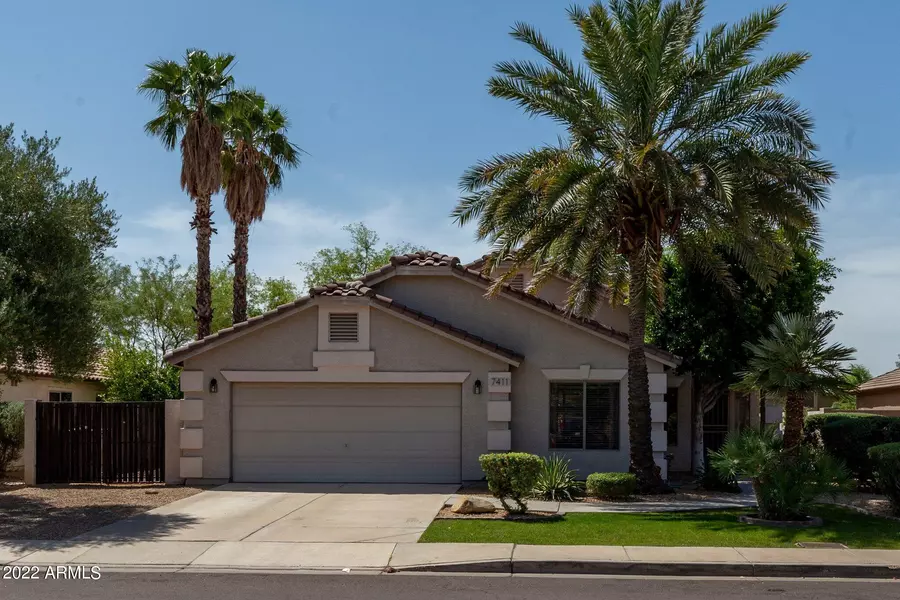 7411 W TRAILS Drive, Glendale, AZ 85308