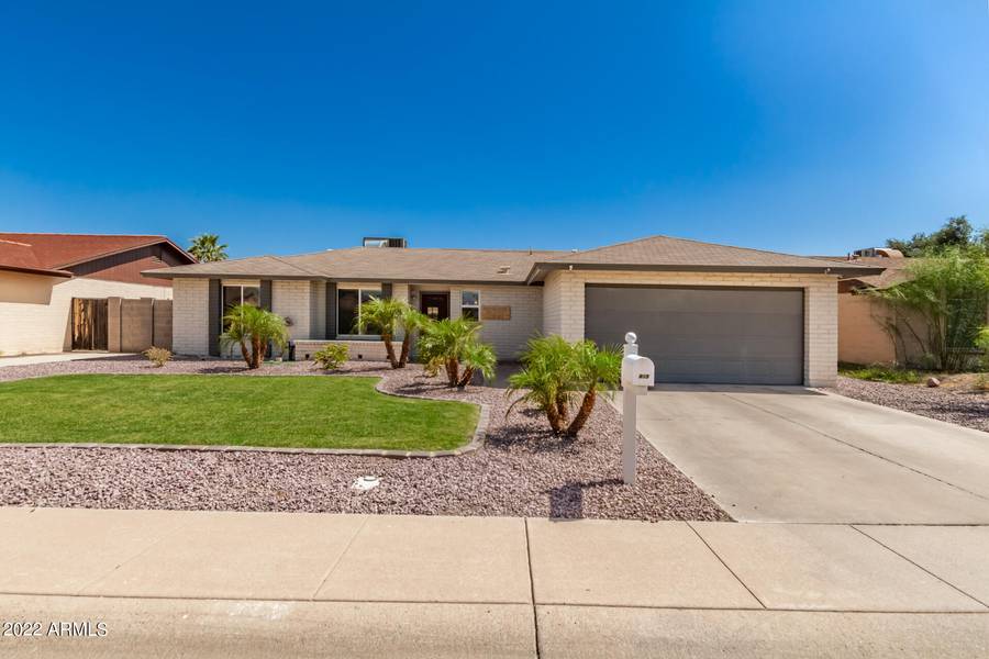 915 W LOUGHLIN Drive, Chandler, AZ 85225