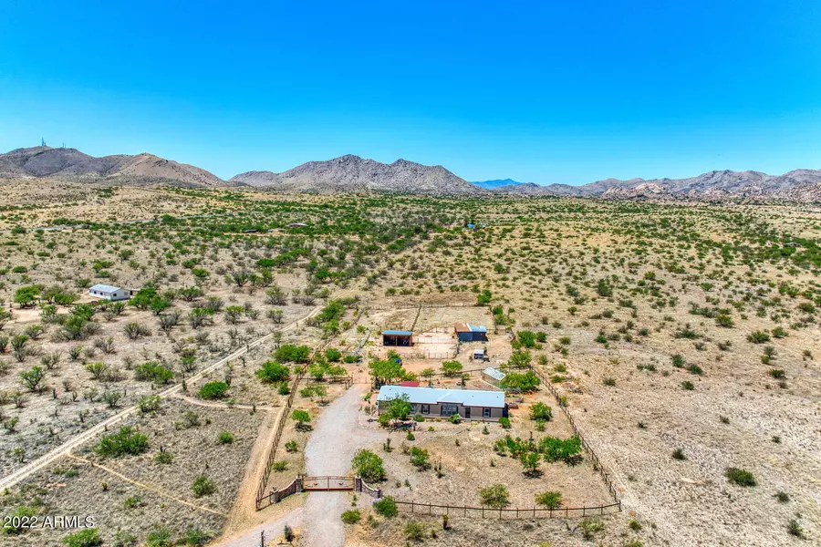 1964 N RED ROCK Road, Dragoon, AZ 85609