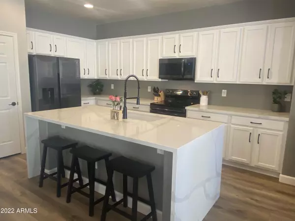 2828 W WHITMAN Court, Anthem, AZ 85086