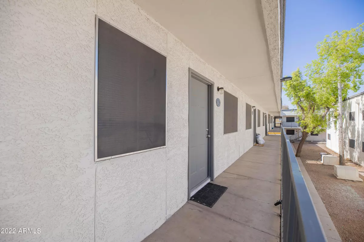 Phoenix, AZ 85032,18202 N CAVE CREEK Road #204