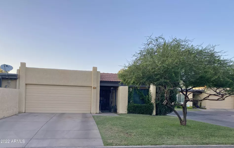 2212 W CLAREMONT Street, Phoenix, AZ 85015