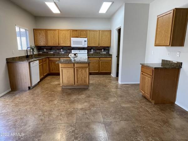 San Tan Valley, AZ 85143,950 E DESERT MOON Trail