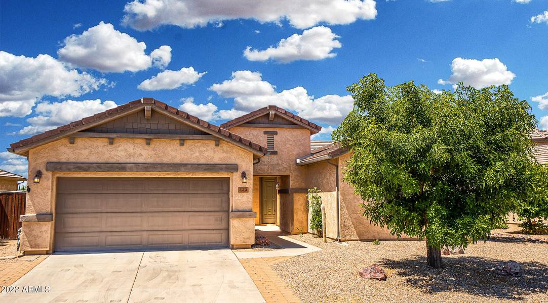 323 W BISMARK Street, San Tan Valley, AZ 85143