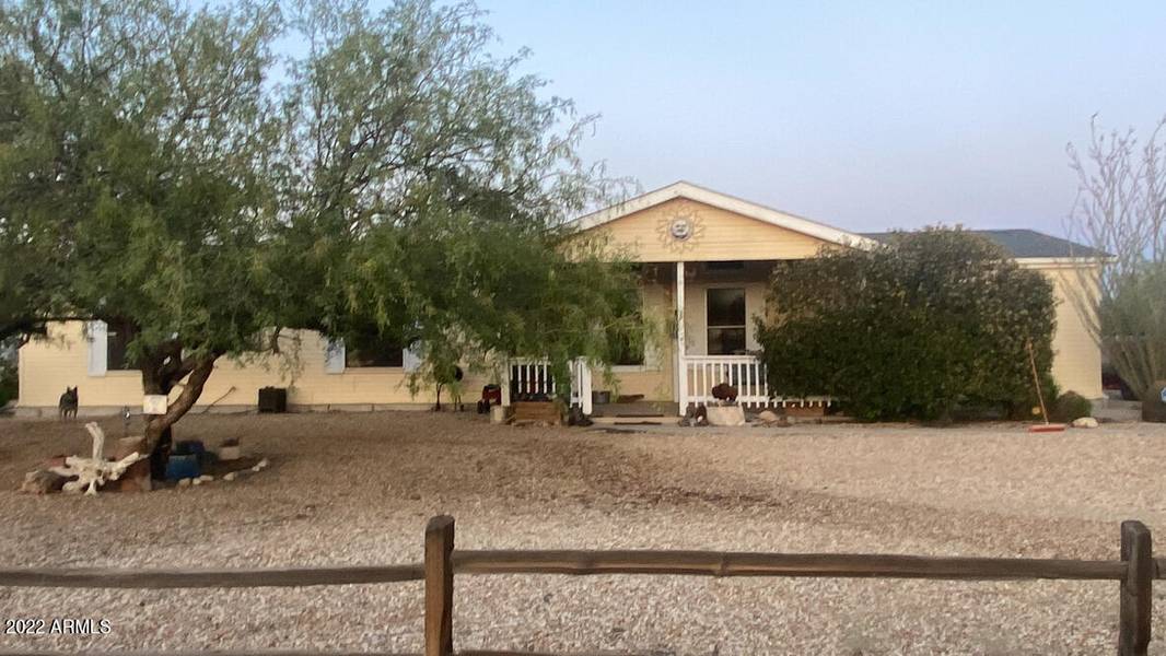 27725 S Clydesdale Avenue, Congress, AZ 85332