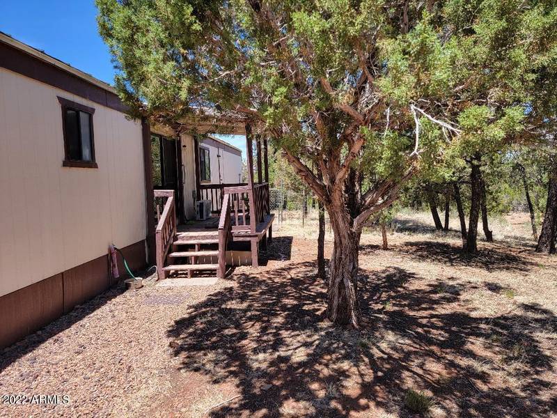 3580 Powerline Road, Overgaard, AZ 85933