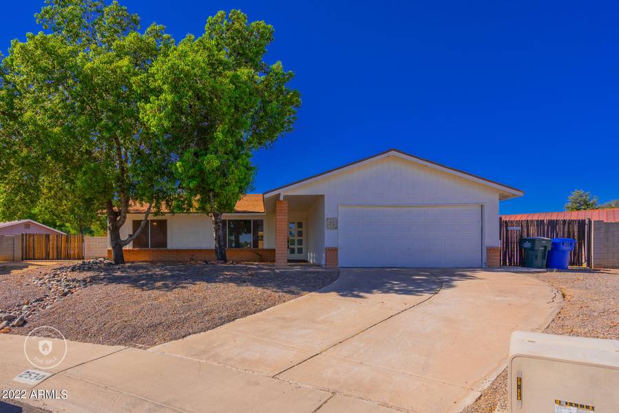 2530 E JOHN CABOT Road, Phoenix, AZ 85032