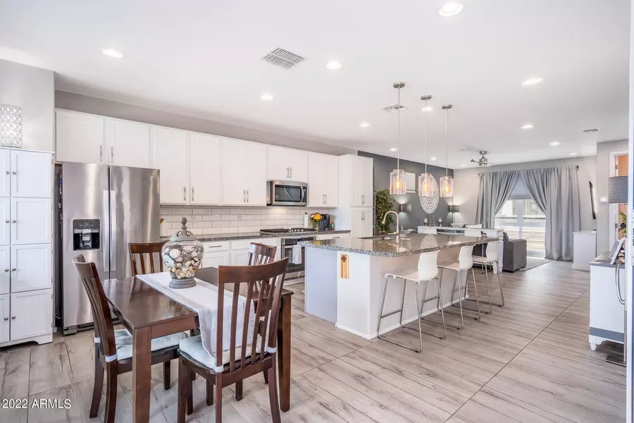 7057 W CARTER Drive, Chandler, AZ 85226