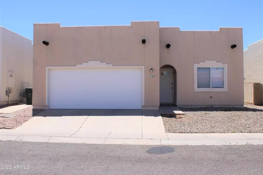 1102 DESERT OAK Place, Sierra Vista, AZ 85635