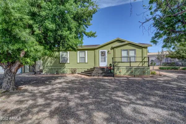 18451 S Henley Avenue, Peeples Valley, AZ 86332