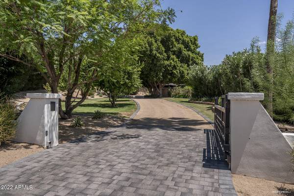 Paradise Valley, AZ 85253,7001 N 40th Street