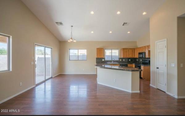 Tolleson, AZ 85353,9206 W ELWOOD Street