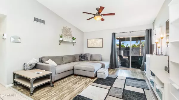 Mesa, AZ 85210,938 W OLLA Avenue