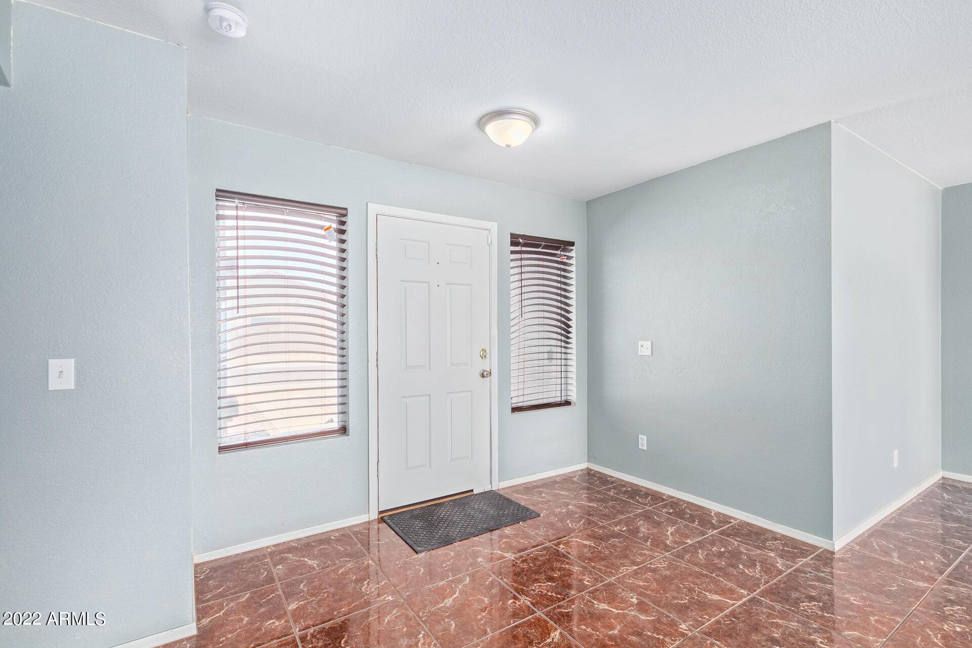 Phoenix, AZ 85042,6909 S 15th Place