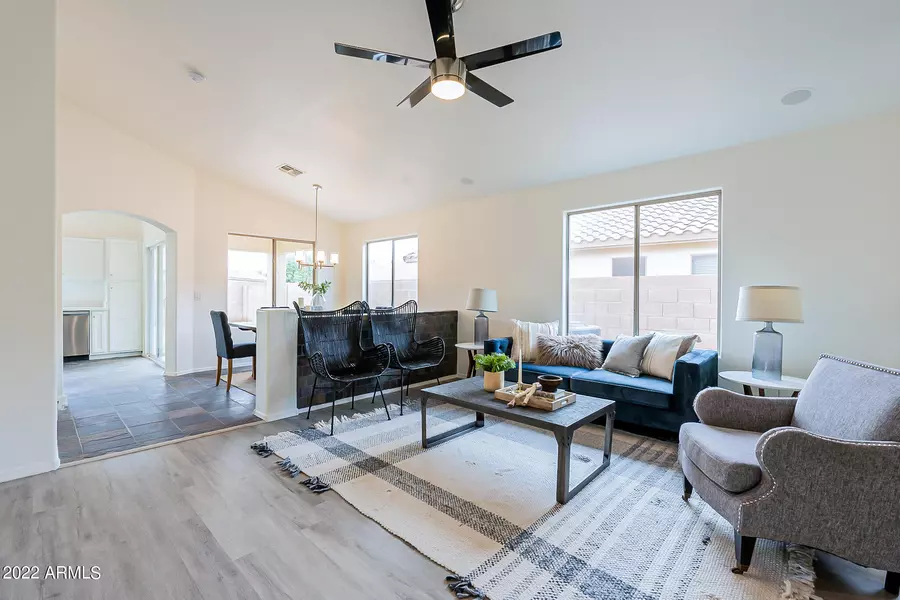 333 W WELSH BLACK Circle, San Tan Valley, AZ 85143