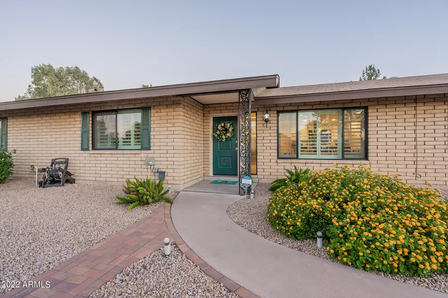 90 E CANTERBURY Court, Phoenix, AZ 85022