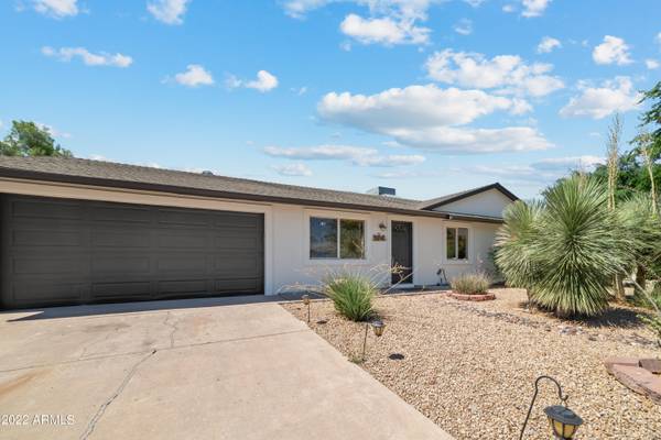 3546 E GELDING Drive, Phoenix, AZ 85032