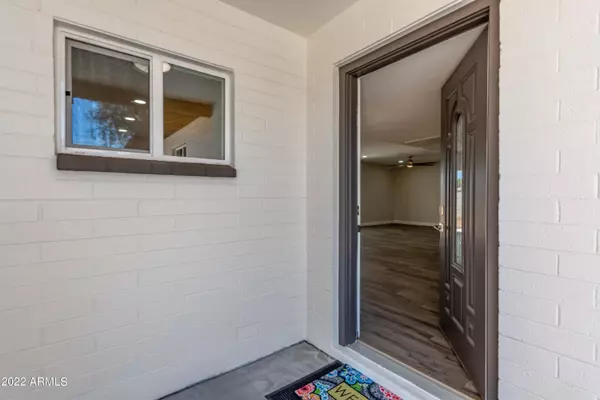 Phoenix, AZ 85031,5202 W EARLL Drive