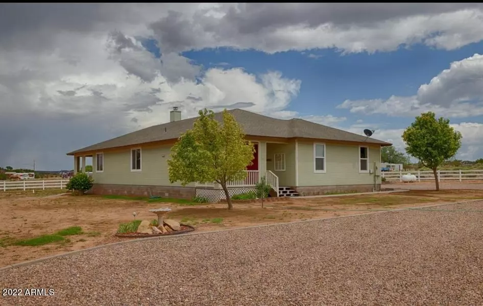 241 Pinedale Road, Taylor, AZ 85939