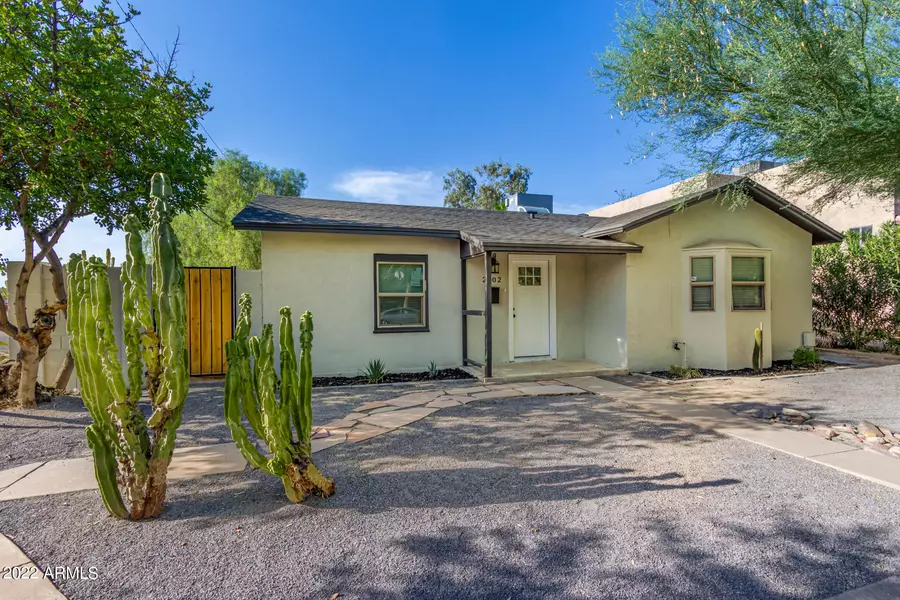 2202 E CAMBRIDGE Avenue, Phoenix, AZ 85006