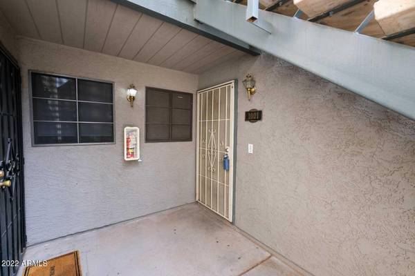 Mesa, AZ 85210,533 W GUADALUPE Road #1001