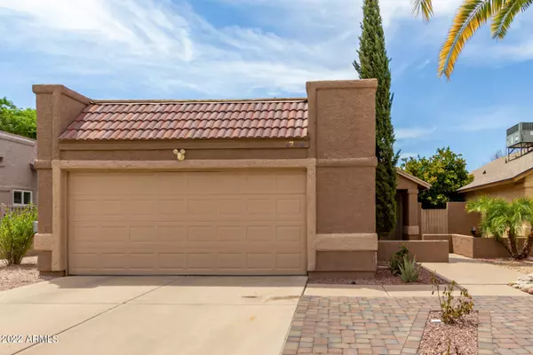 1702 N COMANCHE Drive, Chandler, AZ 85224