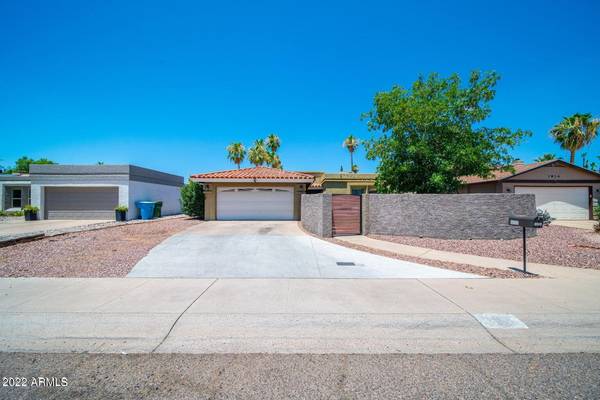 Phoenix, AZ 85032,3908 E Windrose Drive