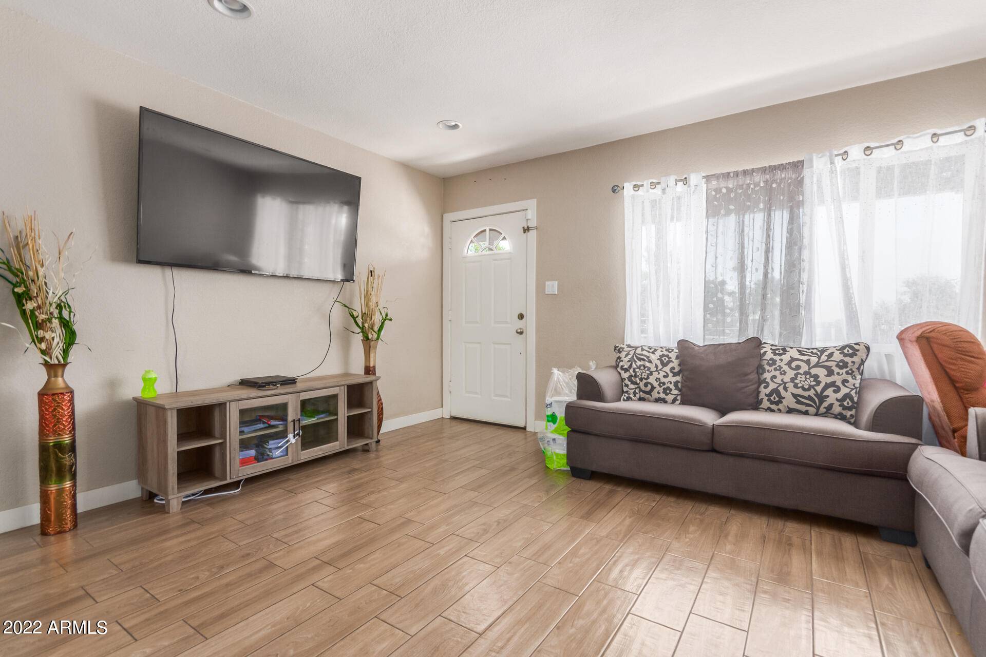 Phoenix, AZ 85041,233 W ROESER Road
