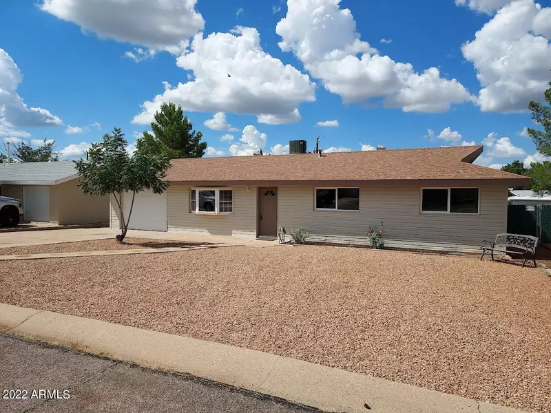 27 W JAMES Place, Sierra Vista, AZ 85635