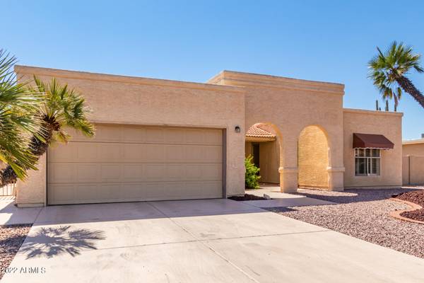 26630 S NEW TOWN Drive, Sun Lakes, AZ 85248