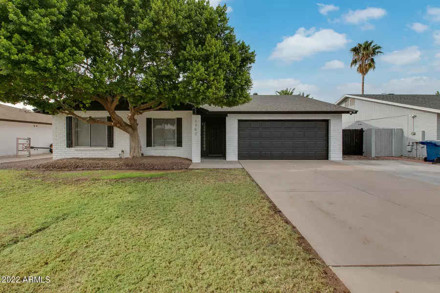 1702 W SUMMIT Place, Chandler, AZ 85224